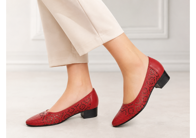 Pantofi dama rosii din piele naturala cu perforatii si toc mic Rosalia CLP03R
